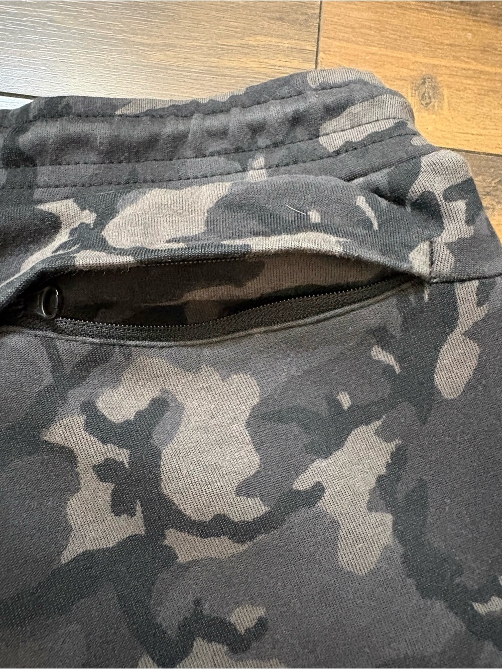 Nike Tech Camo Joggers. Size M - Picture 6 of 11